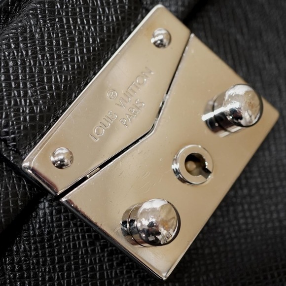 Louis Vuitton Associé Cartable 2 Bag Taiga Leather Noir Black - Picture 10 of 14